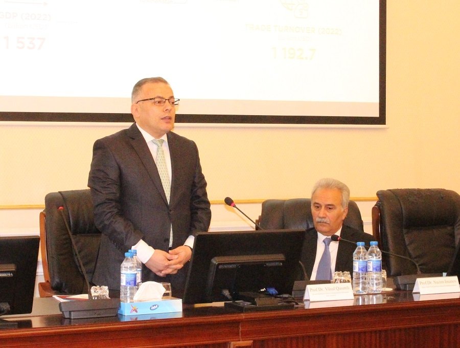 İİKTM-in içracı direktoru İqtisadiyyat İnstitutunda elmi məruzə ilə çıxış edib