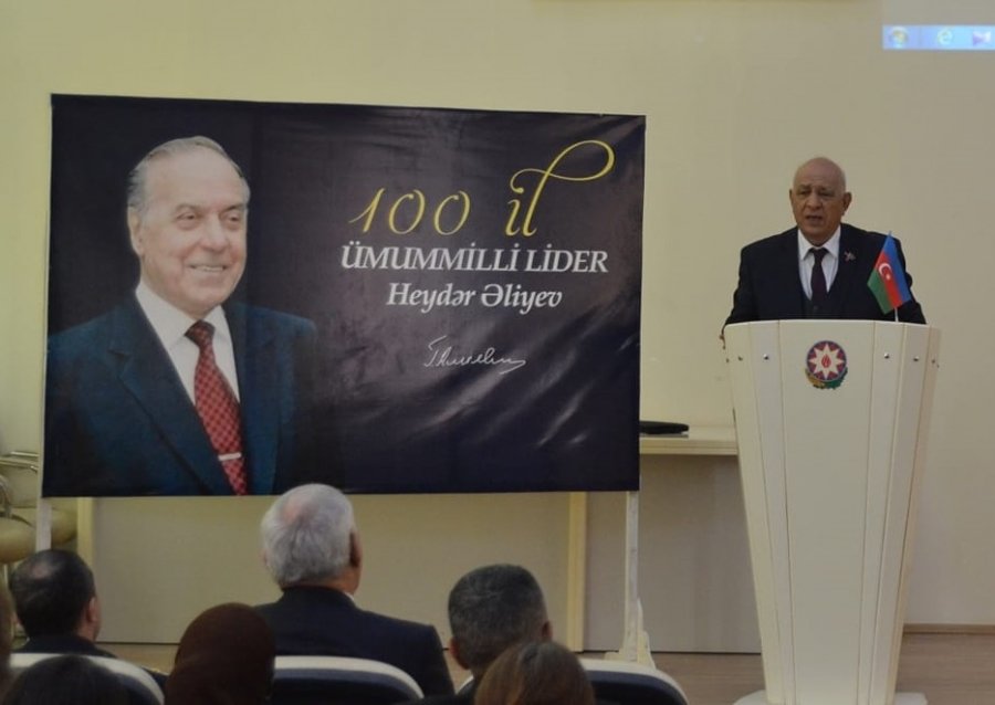 Professor Tərbiz Əliyev Füzuli rayonunda keçirilən konfransda çıxış edib