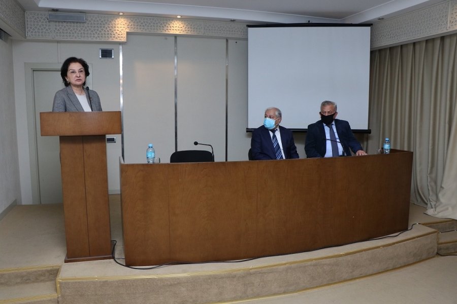 Post-Konflikt Ərazilərin Bərpası Elmi Mərkəzinin rəhbəri AzMİU-da elmi seminarda çıxış edib
