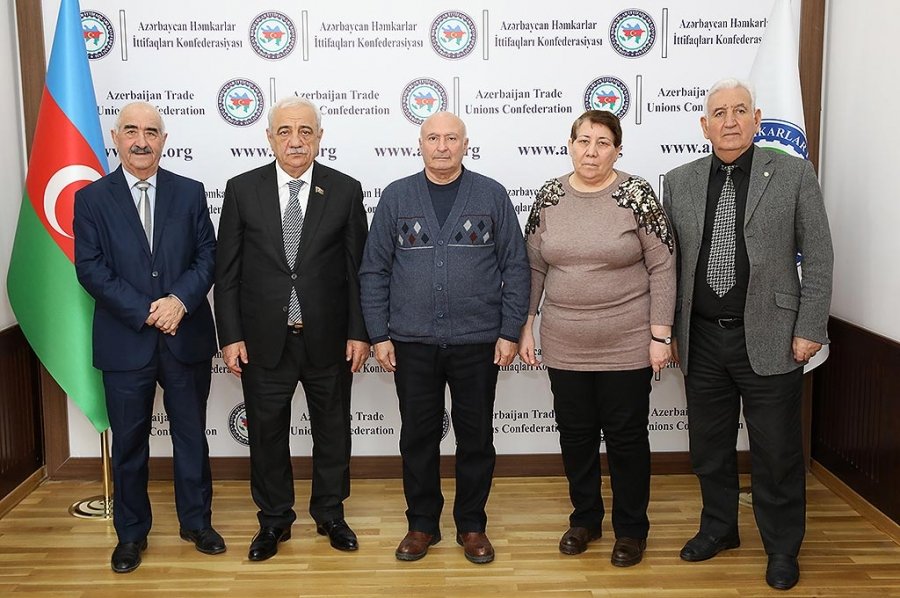 AHİK sədri Səttar Möhbalıyev elmi müəssisələrin həmkarlar ittifaqı komitələrinin sədrləri ilə görüşüb
