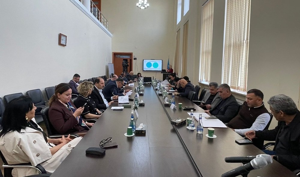 “Azərbaycanda biznes mühiti və bank xidmətləri bazarının inkişaf perspektivləri” mövzusunda dissertasiya işi müdafiə olunub 1