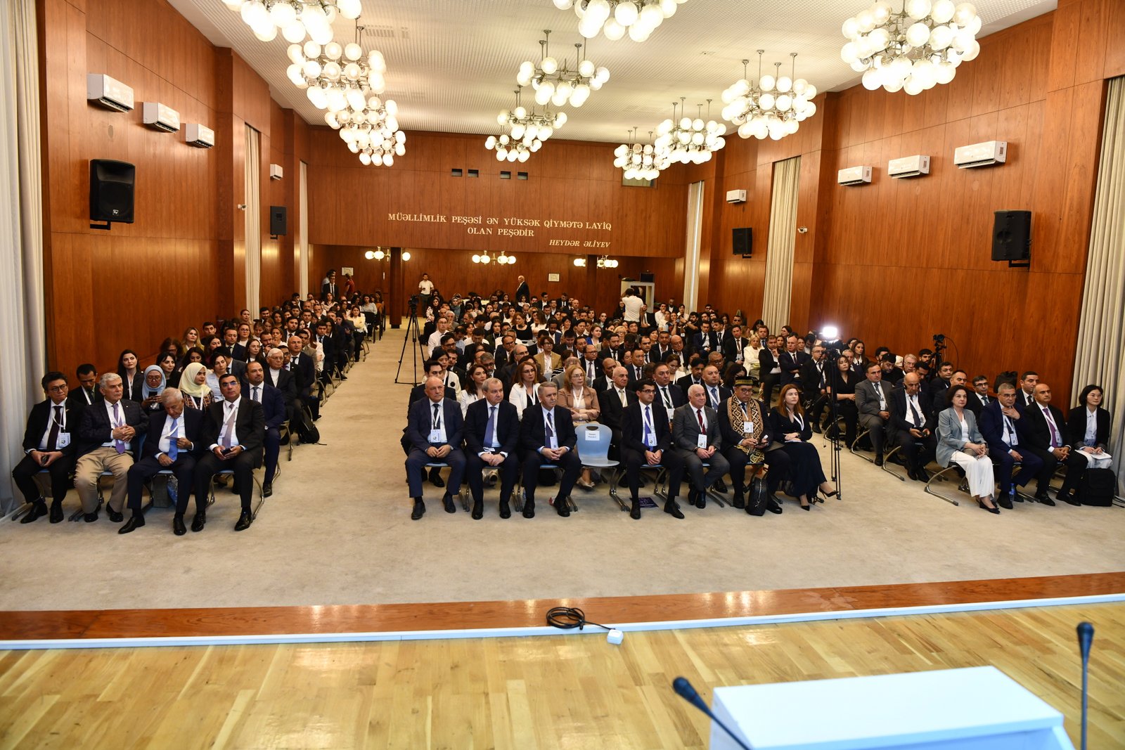 İqtisadiyyat İnstitutunun alimləri ADNSU-da “UI GreenMetric Dayanıqlı Universitetlərin Reytinqi: 2026-cı il üzrə nəticələr və mükafatlandırma mərasimi”də iştirak ediblər 1