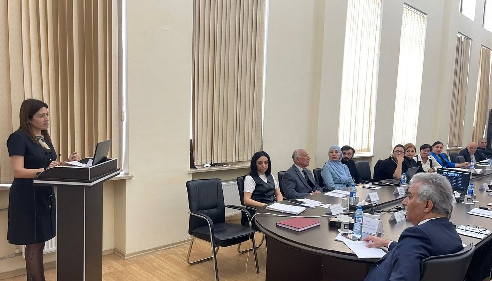 “Azərbaycanda miqrasiya proseslərinin dövlət tənzimlənməsinin təkmilləşdirilməsi istiqamətləri” mövzusunda dissertasiya işi müdafiə olunub 1