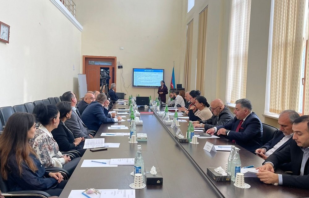 “Aviasiya trenajor kompleksinin kommersiya fəaliyyətinin səmərəliliyinin artırılması” mövzusunda dissertasiya işi müdafiə olunub 1