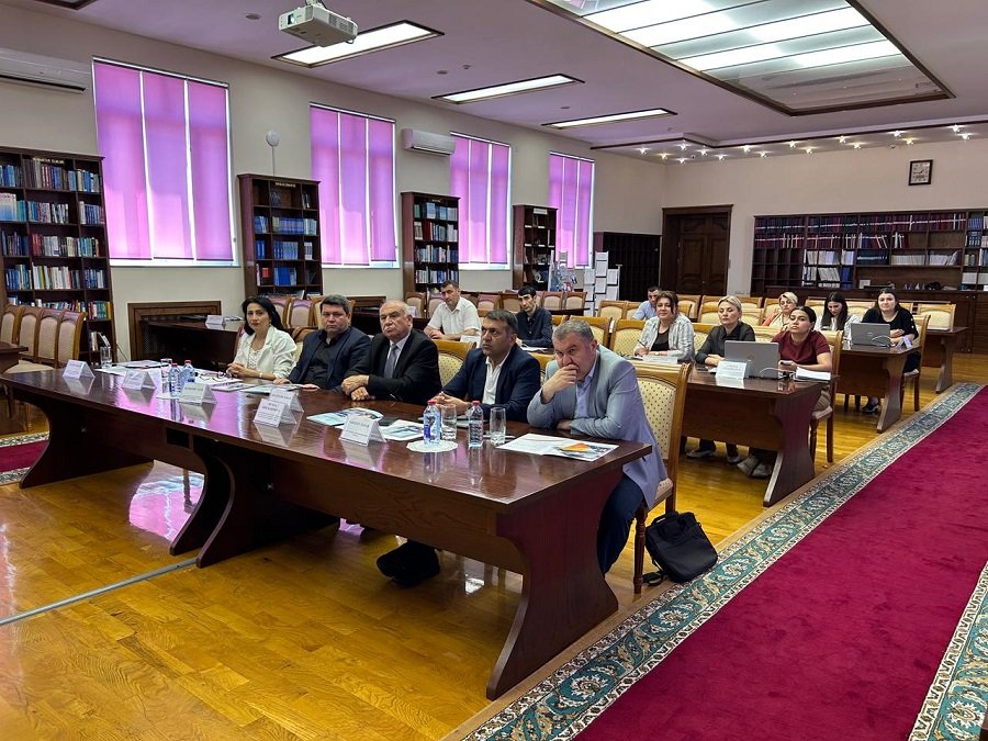 İqtisadiyyat İnstitutunun şöbə müdiri Bakı Biznes Universitetində keçirilən konfransda çıxış edib