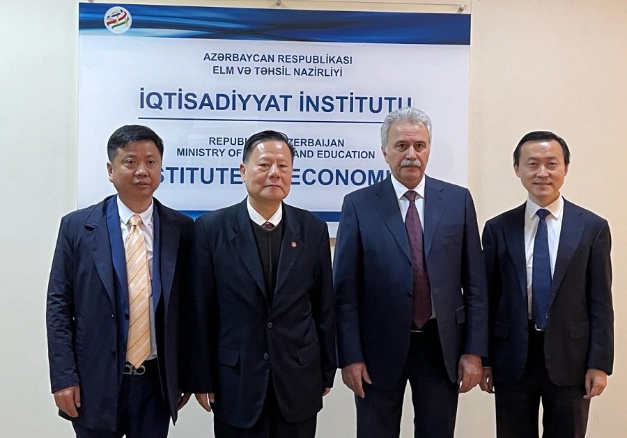 Çinli alimlər İqtisadiyyat İnstitutunda çıxış ediblər 1