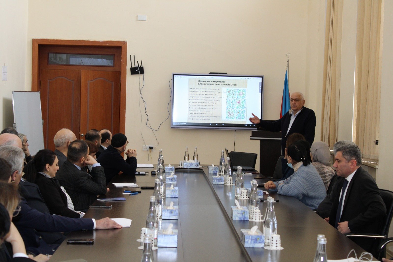 Rusiyanın Ali İqtisadiyyat Məktəbi Milli Tədqiqat Universitetinin kafedra müdiri İqtisadiyyat İnstitutunda çıxış edib 1
