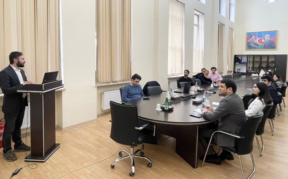 Gənc Alimlər Şurasında gənc tədqiqatçının məruzəsi dinlənilib 1