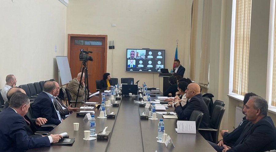 “Azərbaycan Respublikasının nəqliyyat sektorunda özəl sahibkarlıq fəaliyyətinin inkişaf problemləri” mövzusunda doktorluq dissertasiya işi müdafiə olunub 1