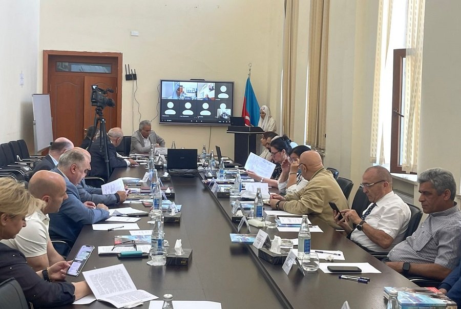 “İstehsal və qeyri-istehsal sahələrinin menecment sistemində marketinq mexanizminin hazırlanmasının müasir problemləri” mövzusunda dissertasiya işi müdafiə olunub