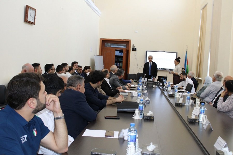 Elmi Şuranın iclası keçirilib 1