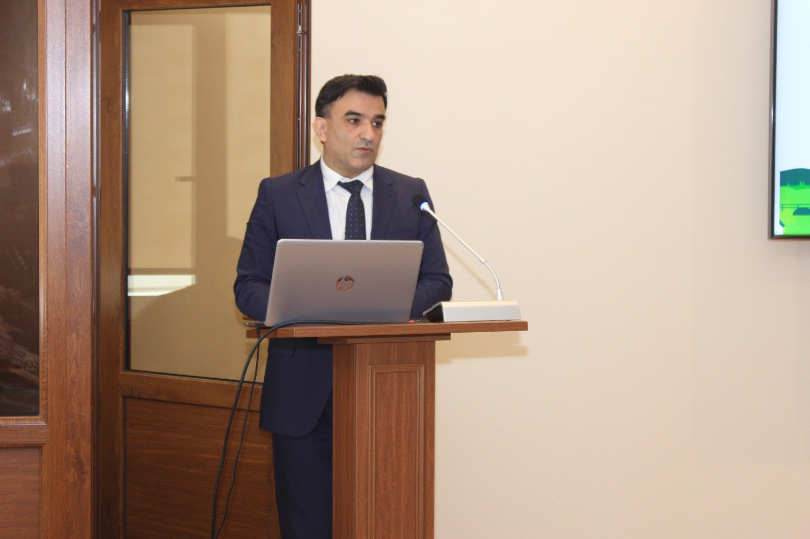 İqtisadiyyat İnstitutunun əməkdaşı "Qlobal şəhərsalma trendləri və regional perspektivlər” mövzusunda dəyirmi masada çıxış edib 1